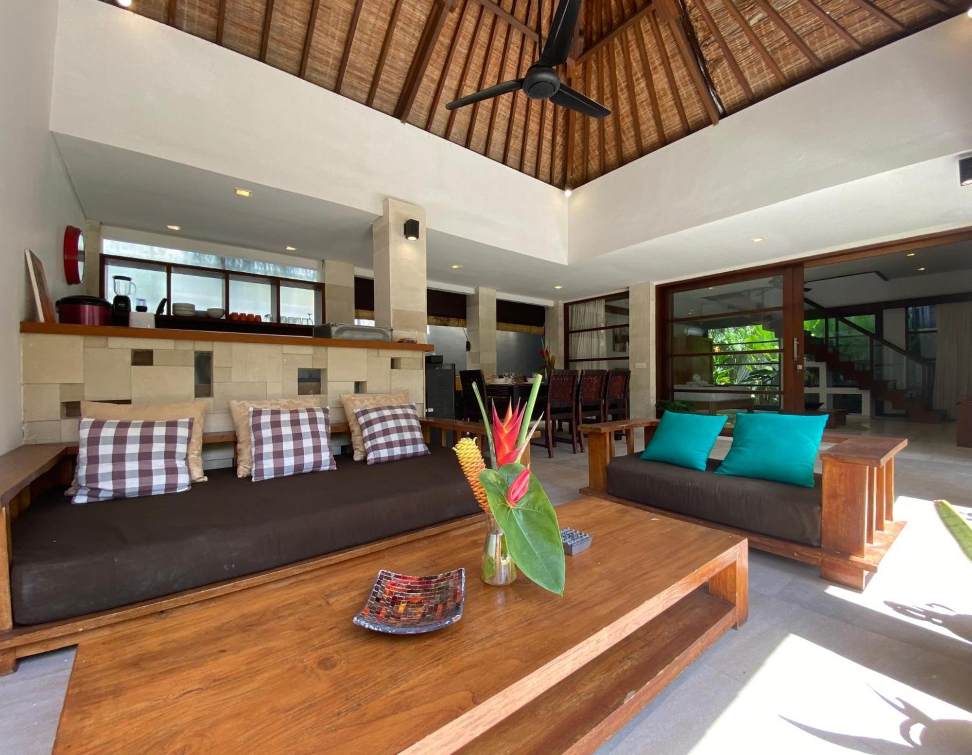 Villa Spacious In Petitenget Location