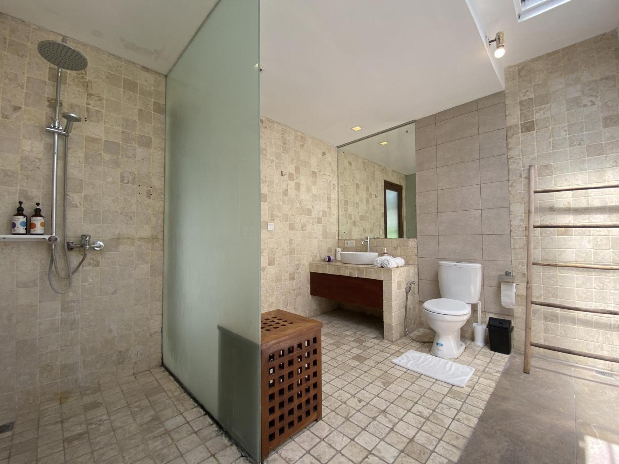 Spacious In Petitenget Location Villa *