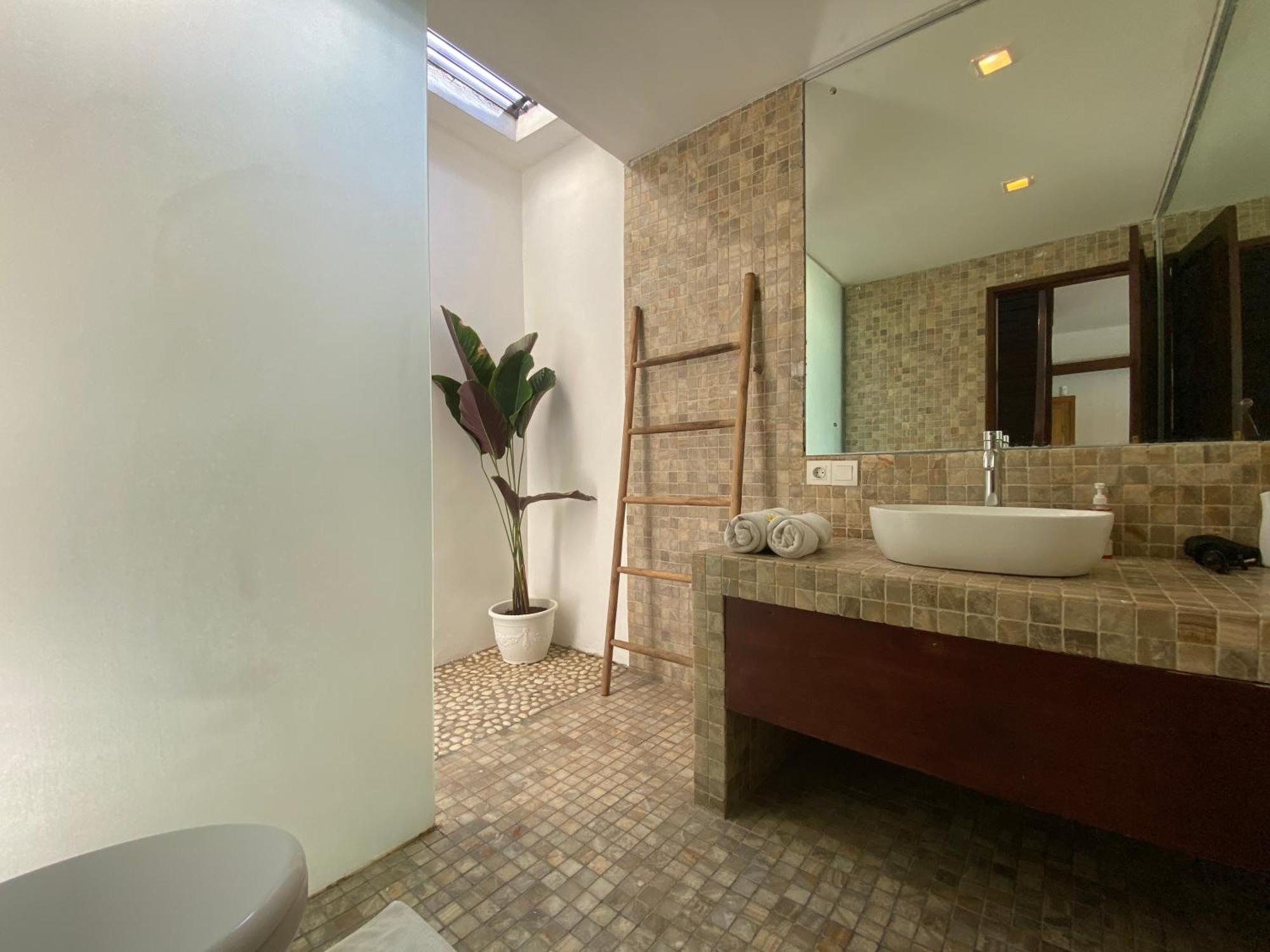 Villa Spacious In Petitenget Location *