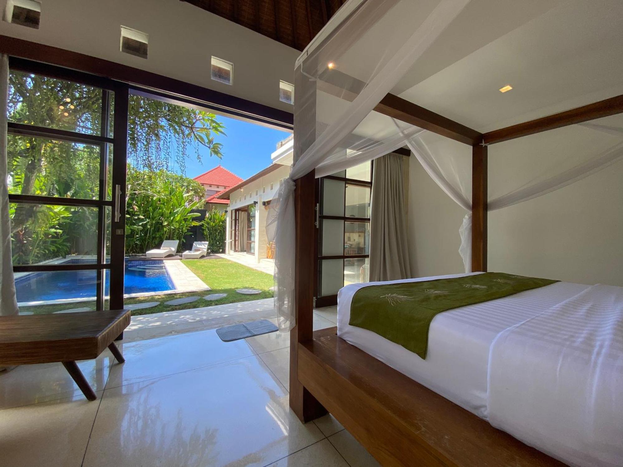 Villa Spacious In Petitenget Location