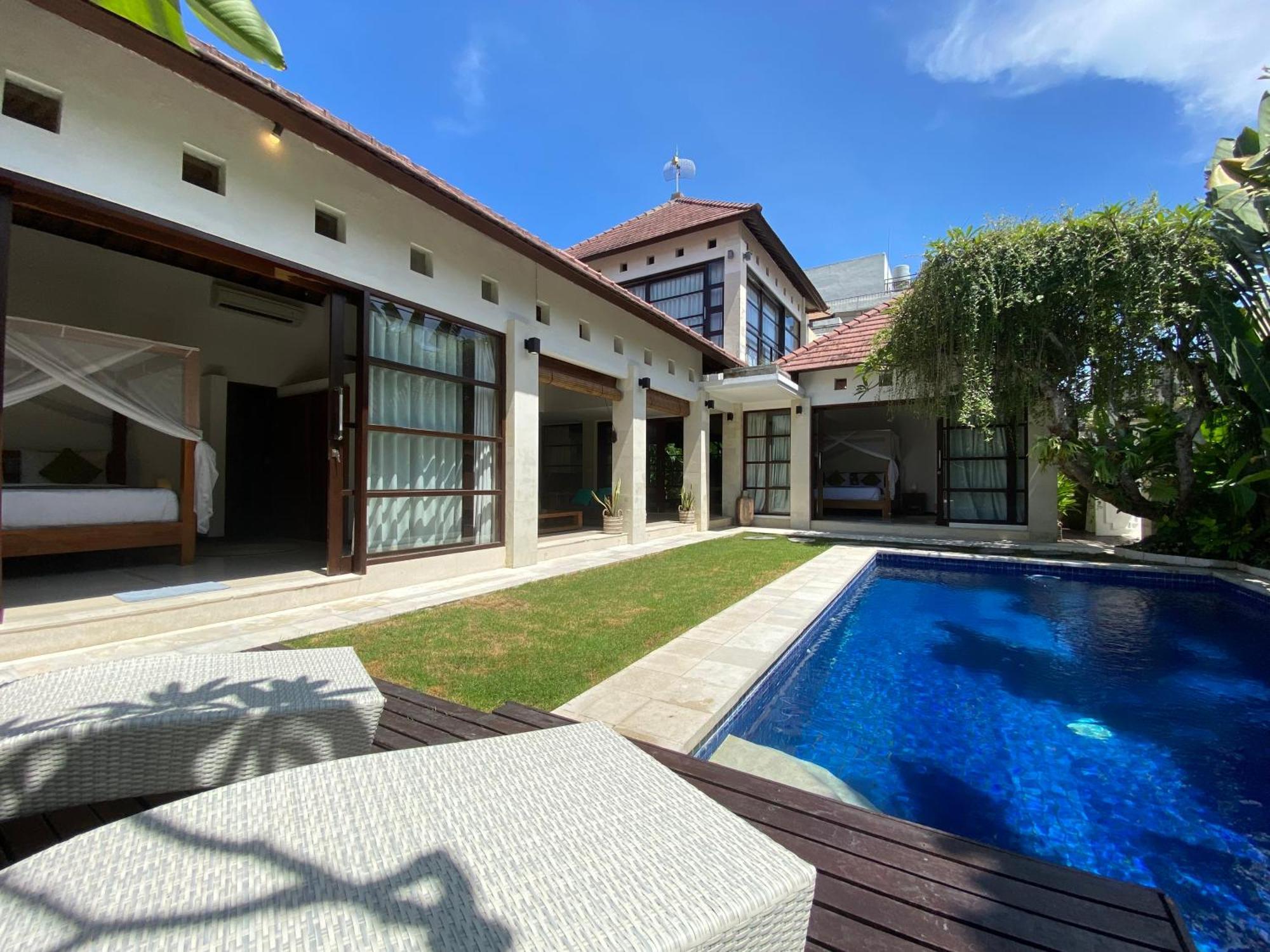 Villa Spacious In Petitenget Location