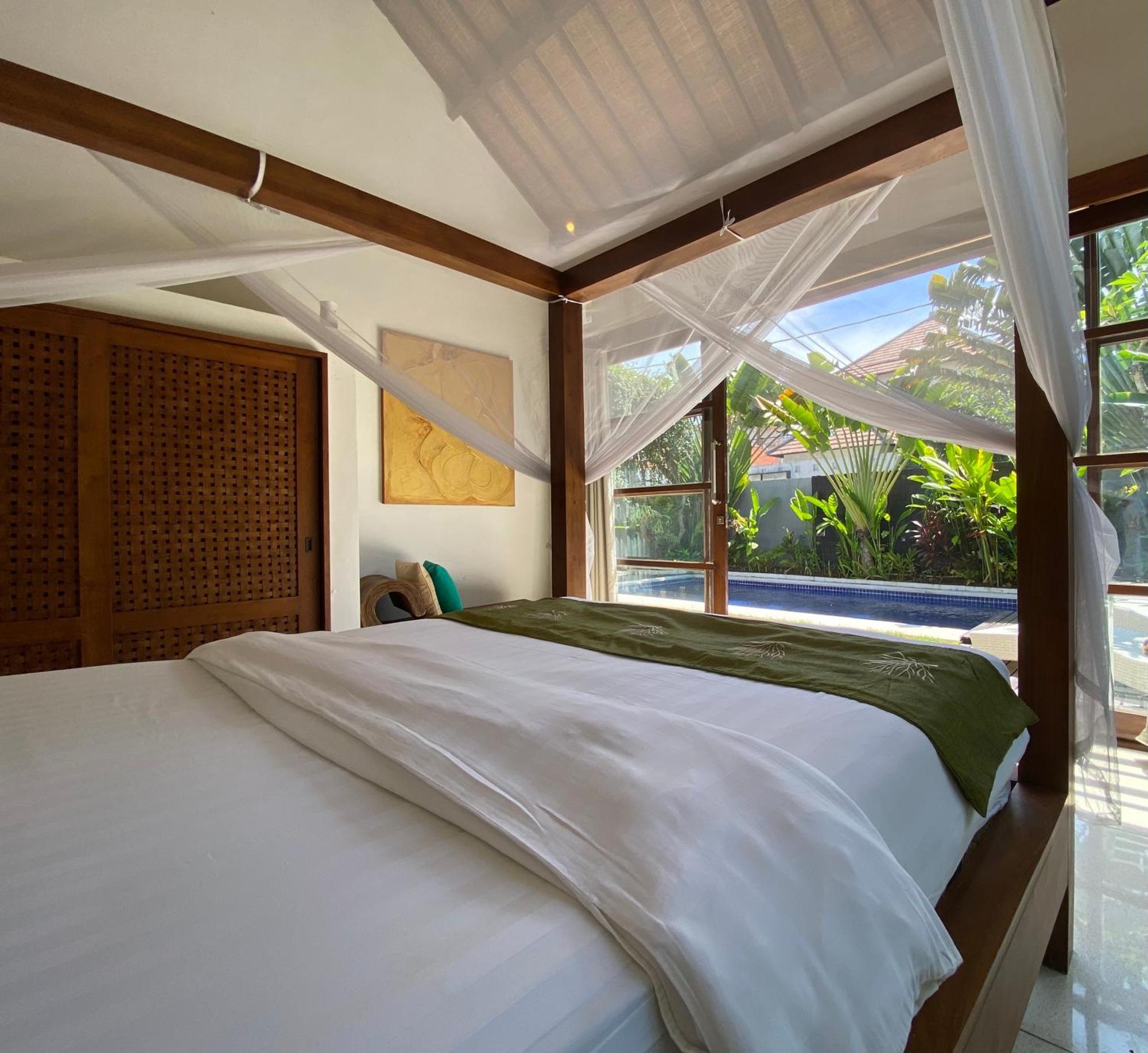 Spacious In Petitenget Location Villa *